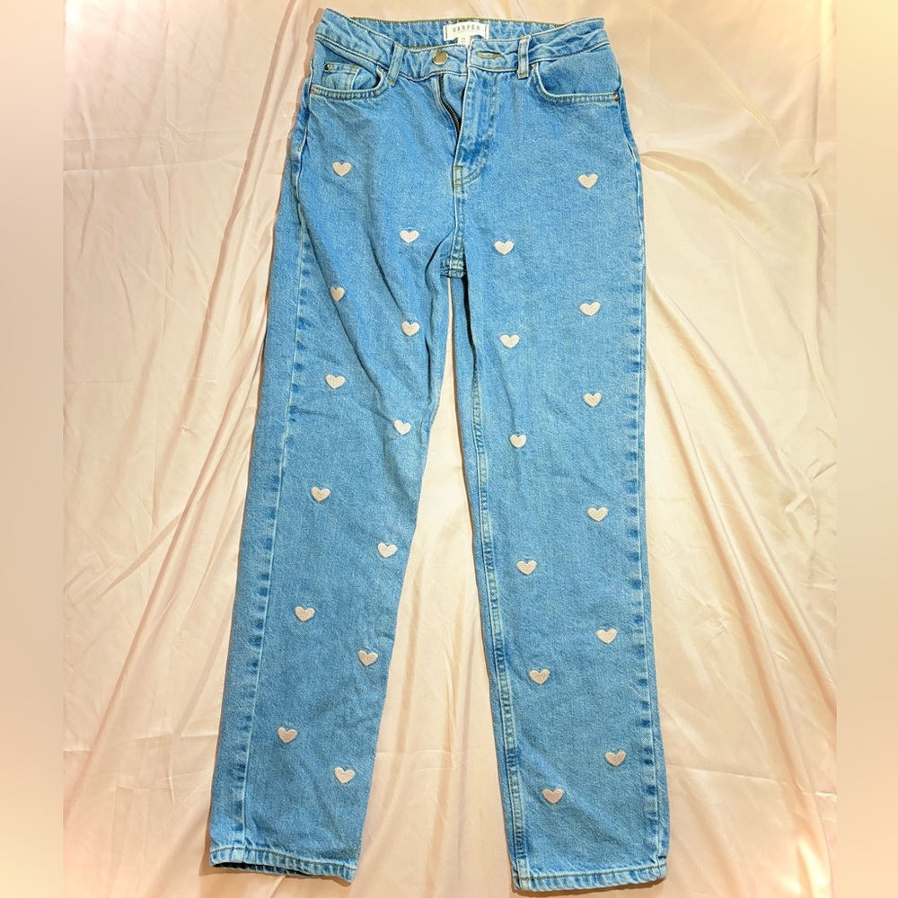 coquette light blue mom-jeans, pink hearts embroidered on the legs size 24 🩷